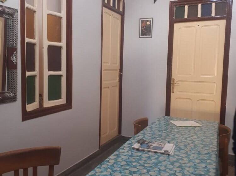 Отель Hôtel Des Touristes