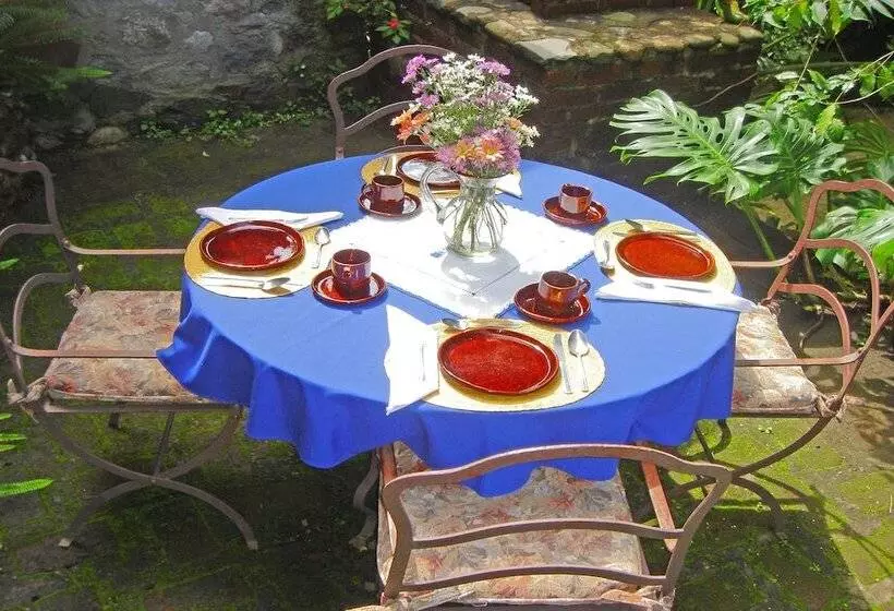 Hotelli La Casona Breakfast & Wellness Center