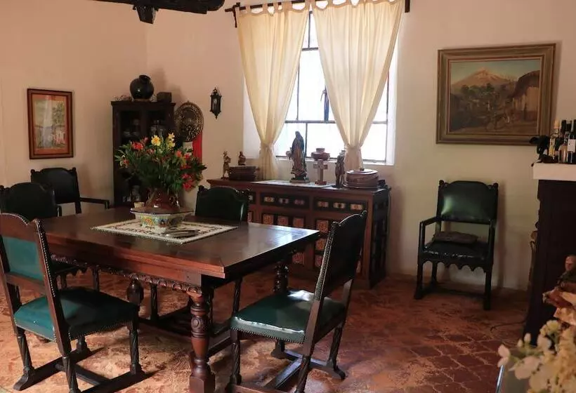 Hotelli La Casona Breakfast & Wellness Center