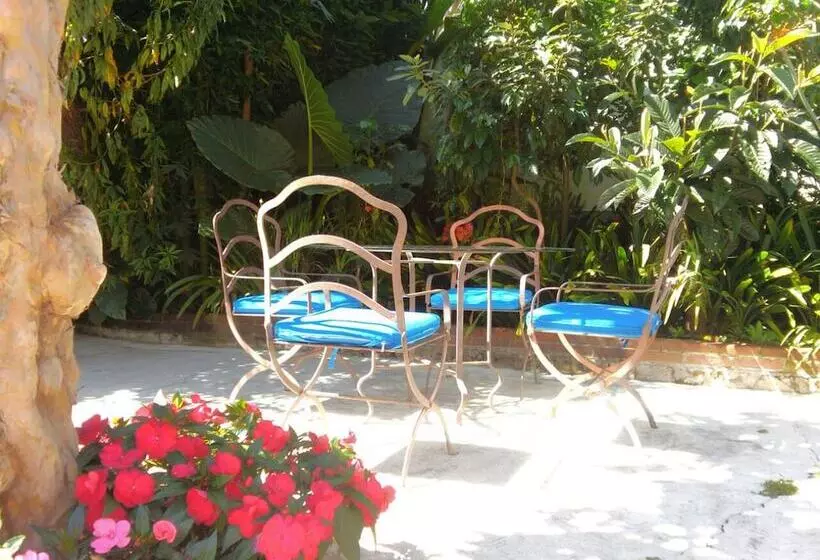 Hotelli La Casona Breakfast & Wellness Center