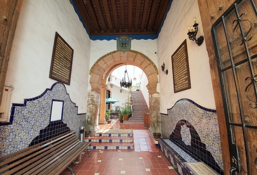 בית מלון כפרי Colonial Restaurante & Bar