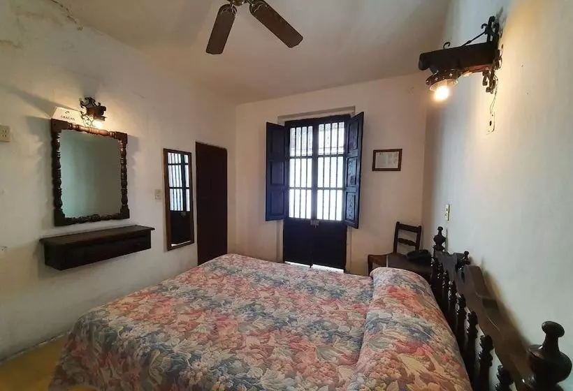 ホテル Colonial Restaurante & Bar
