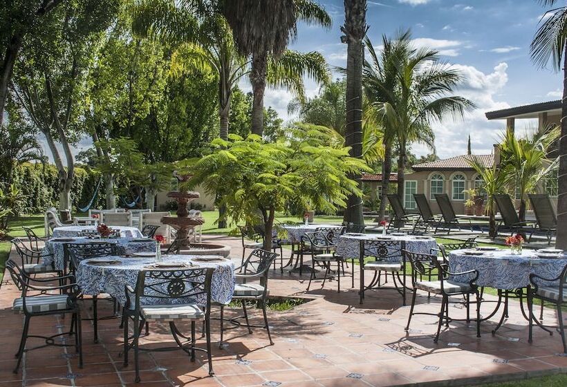 Отель Esmeralda