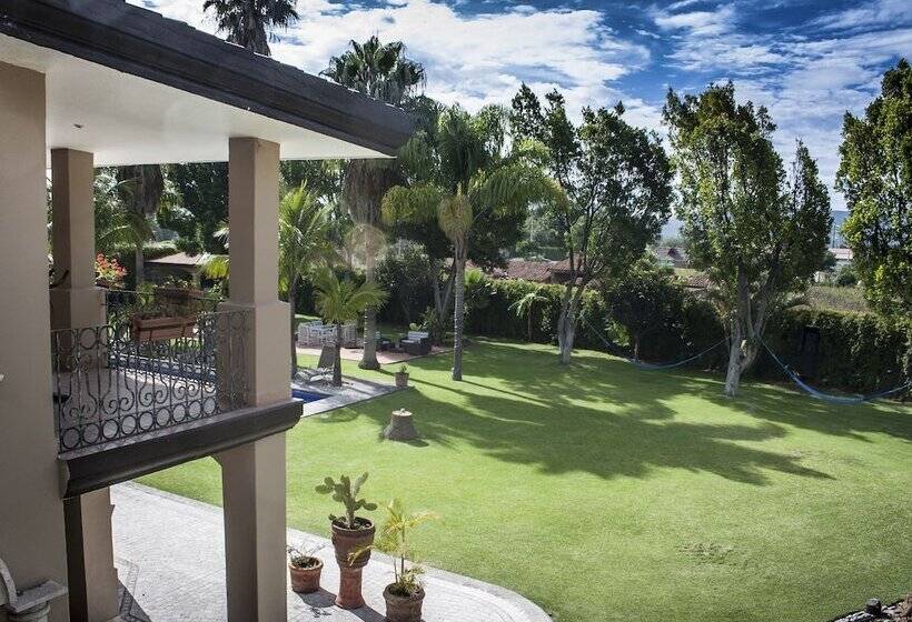 Отель Esmeralda