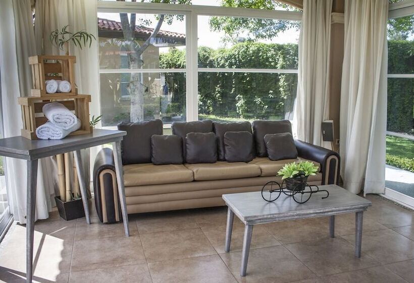 Отель Esmeralda