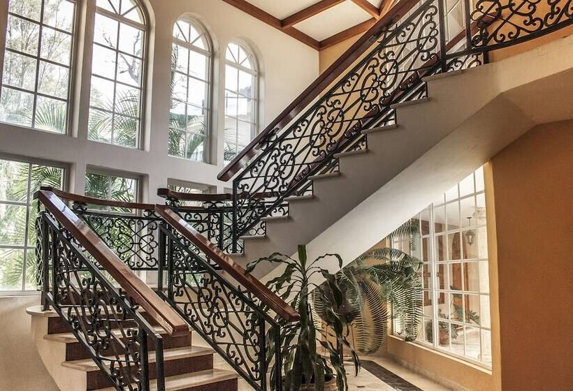 Отель Esmeralda