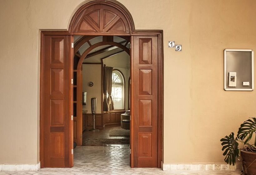 Отель Esmeralda