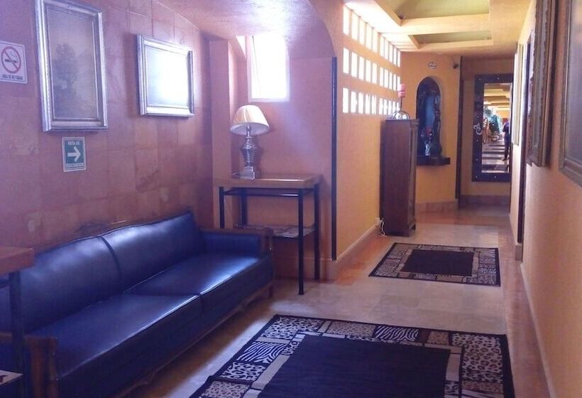 ホテル Real Azteca