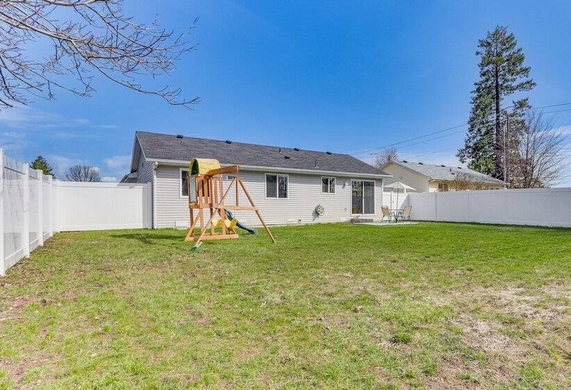 Charming Home W/ Patio: 3 Mi To Hayden Lake!