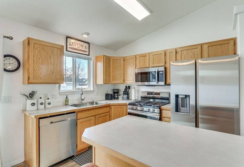 Charming Home W/ Patio: 3 Mi To Hayden Lake!