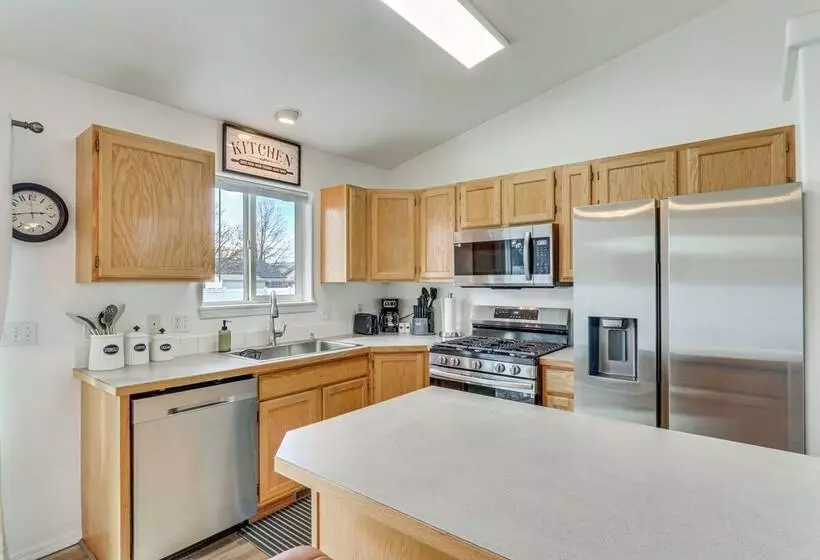 Charming Home W/ Patio: 3 Mi To Hayden Lake!