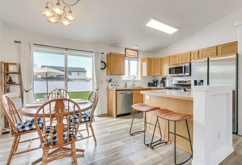 Charming Home W/ Patio: 3 Mi To Hayden Lake!