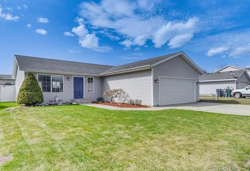 Charming Home W/ Patio: 3 Mi To Hayden Lake!