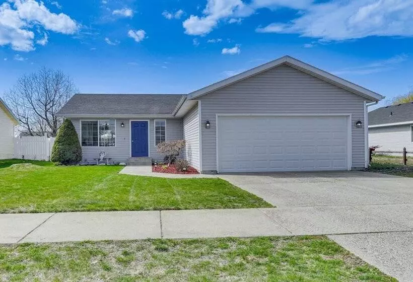 Charming Home W/ Patio: 3 Mi To Hayden Lake!