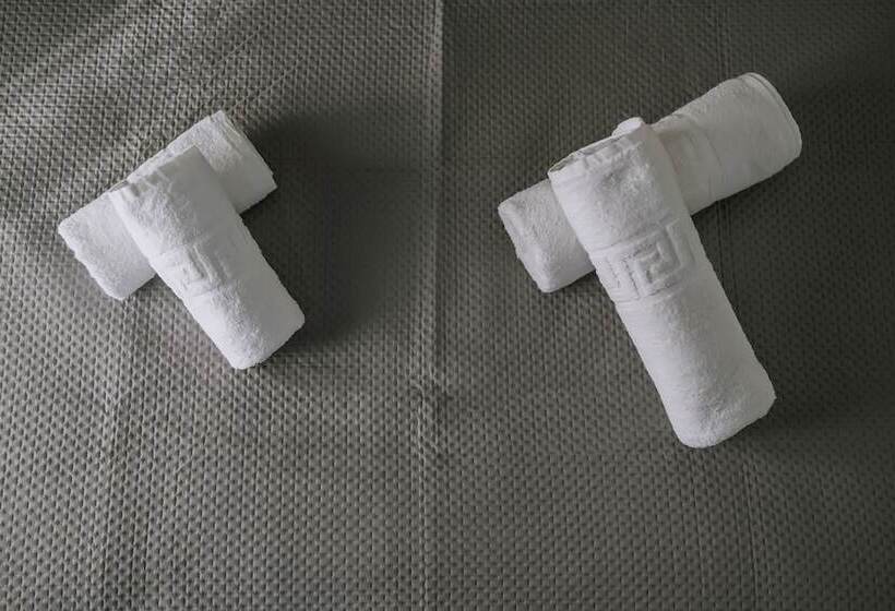 Hotel Crystal Studios