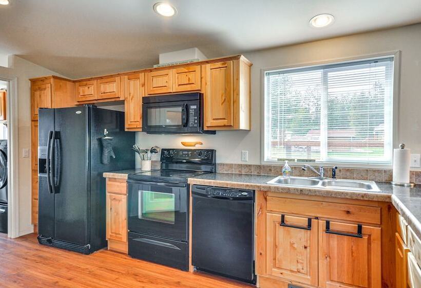 Oregon Cabin On Pine Hollow Reservoir W/ Mtn View!