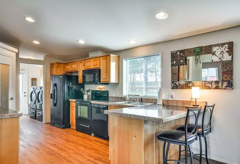 Oregon Cabin On Pine Hollow Reservoir W/ Mtn View!