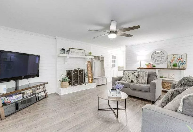 Atlanta Area Home W/ Office, Near Golfing & Hiking