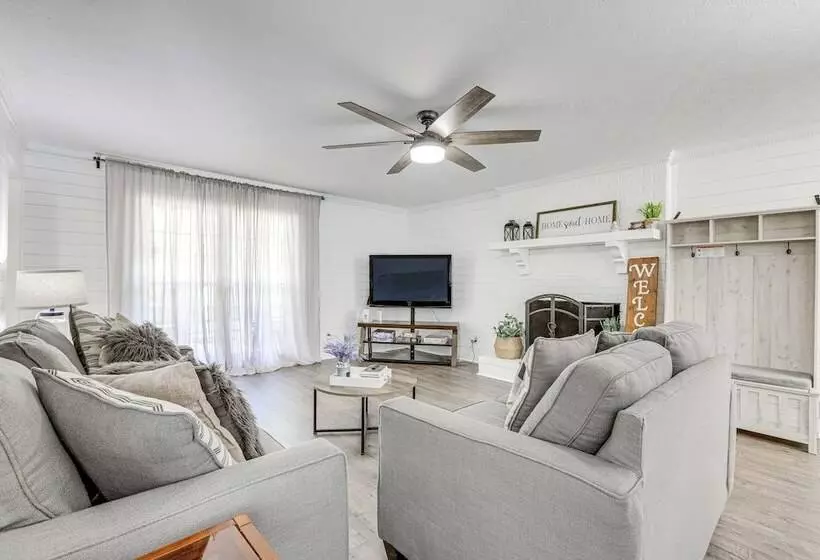 Atlanta Area Home W/ Office, Near Golfing & Hiking