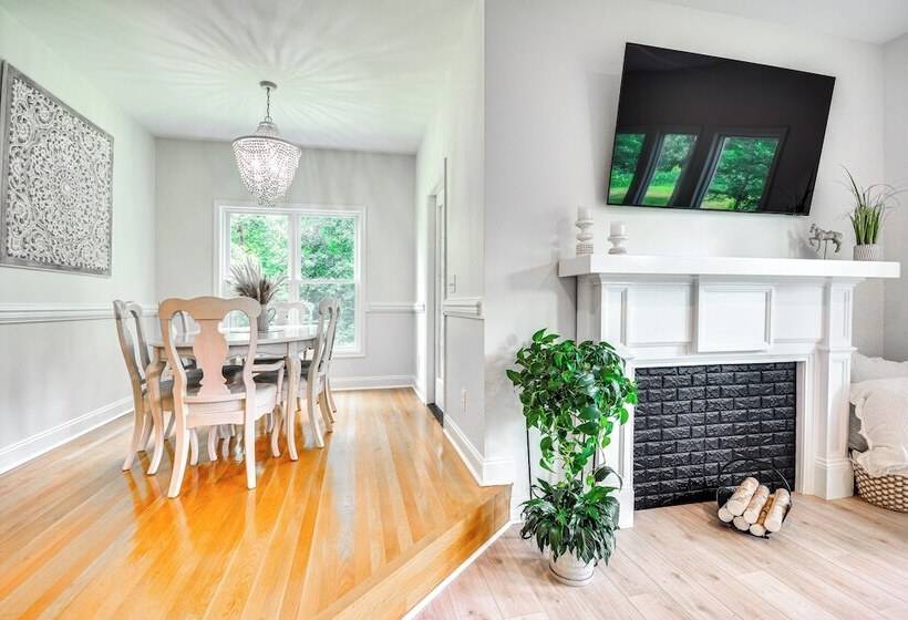 Bright & Elegant Home In High Point W/ Deck!