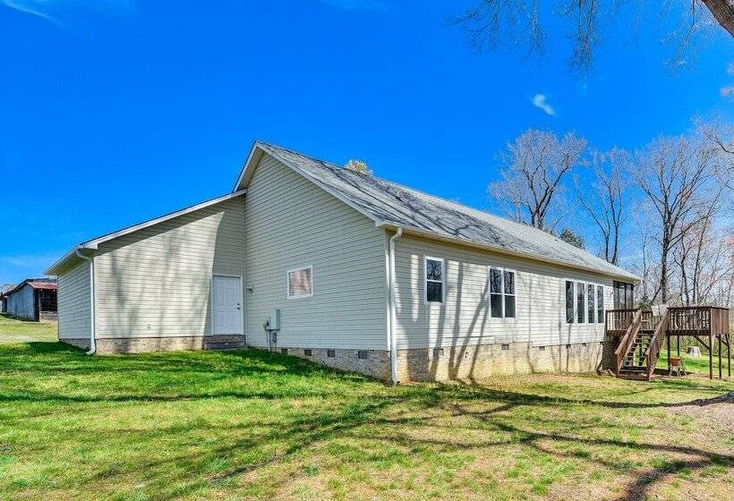 Bright & Elegant Home In High Point W/ Deck!