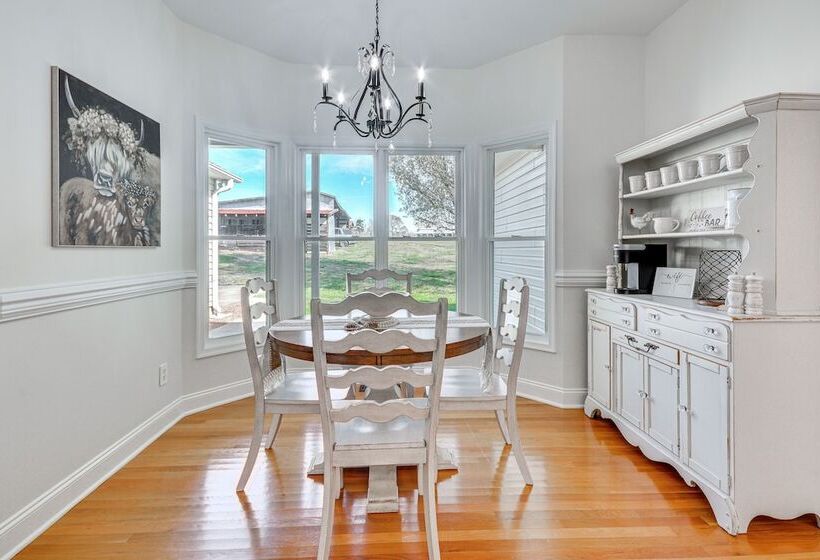 Bright & Elegant Home In High Point W/ Deck!