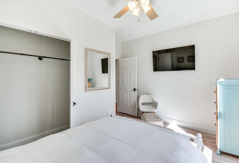 Bright & Elegant Home In High Point W/ Deck!