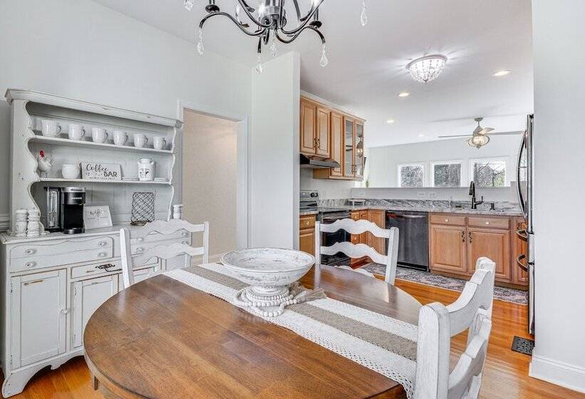 Bright & Elegant Home In High Point W/ Deck!