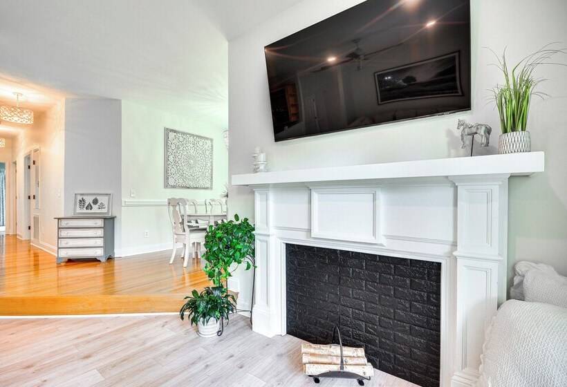 Bright & Elegant Home In High Point W/ Deck!