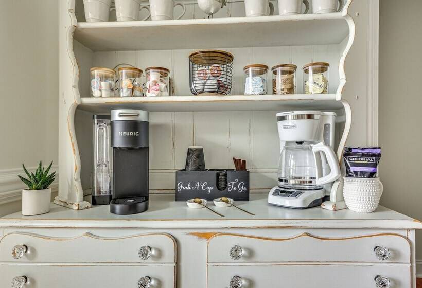 Bright & Elegant Home In High Point W/ Deck!