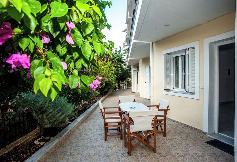 Captain Georgio Apartments