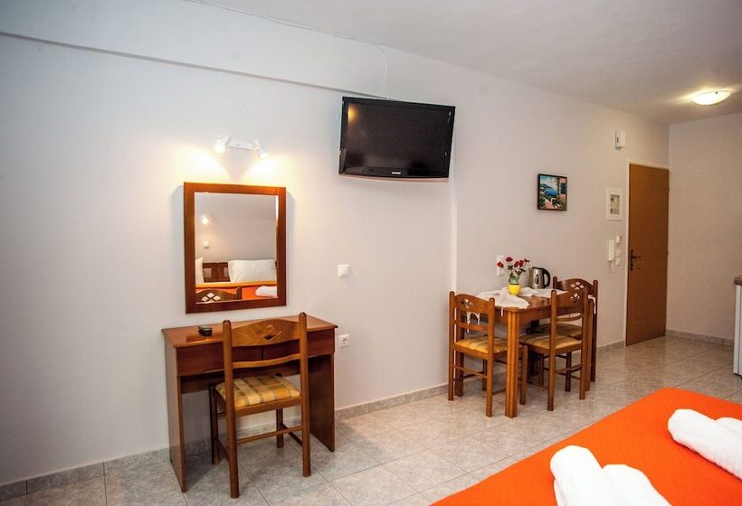 Captain Georgio Apartments