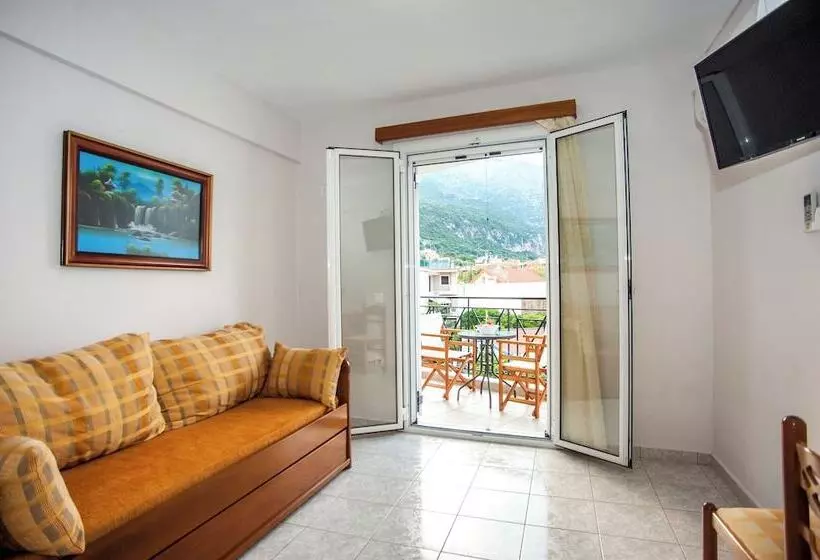 Captain Georgio Apartments