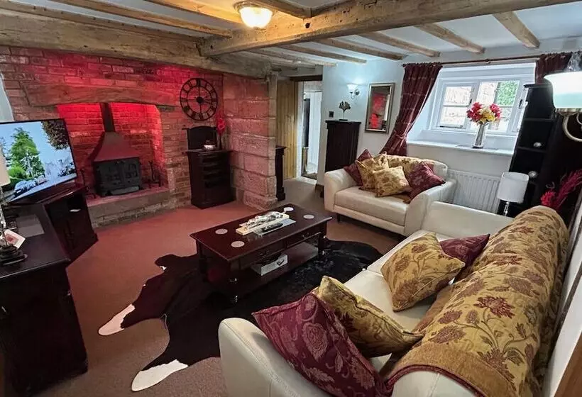 3 Bed Cottage Alton Towers Chatsworth Polars Peaks