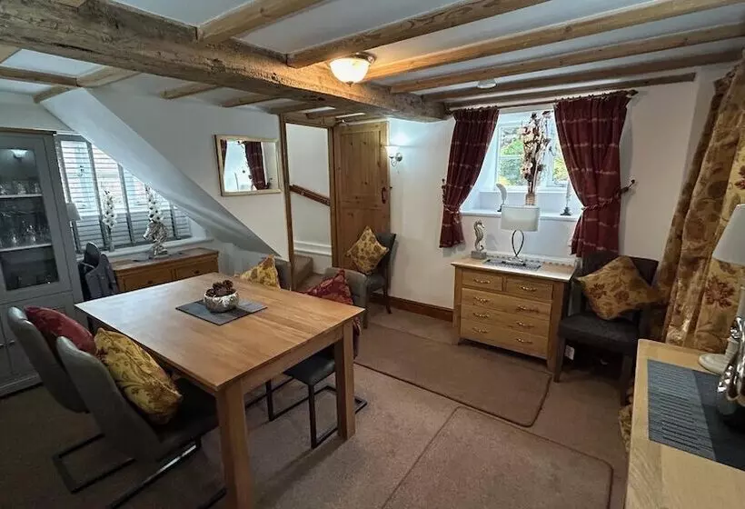 3 Bed Cottage Alton Towers Chatsworth Polars Peaks