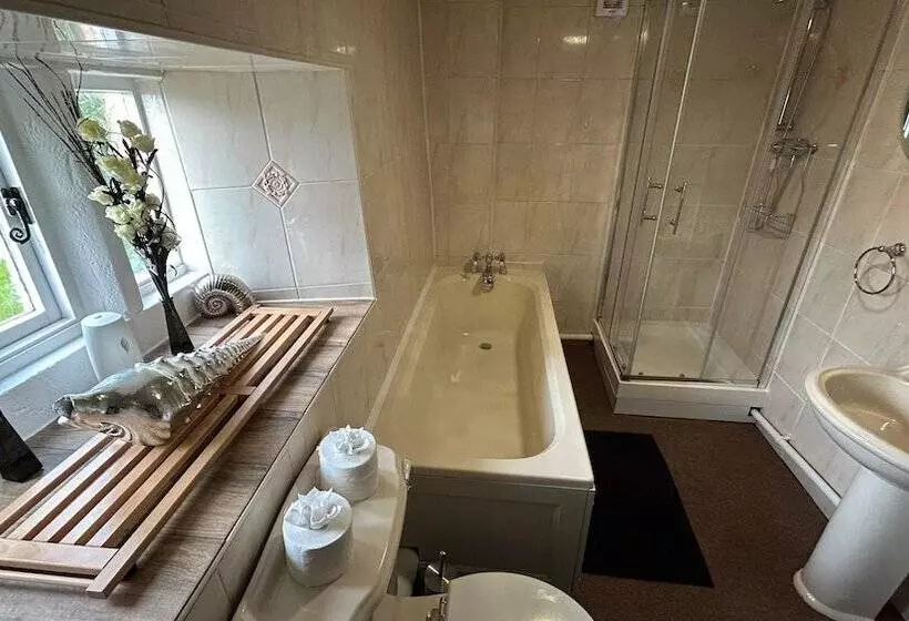 3 Bed Cottage Alton Towers Chatsworth Polars Peaks