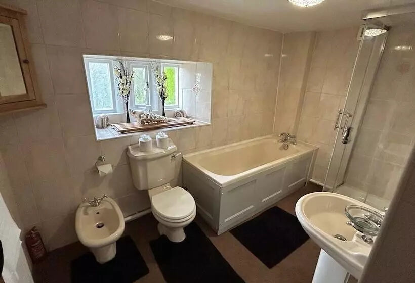3 Bed Cottage Alton Towers Chatsworth Polars Peaks