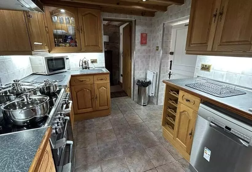 3 Bed Cottage Alton Towers Chatsworth Polars Peaks