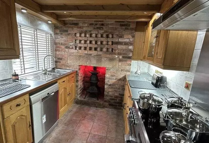 3 Bed Cottage Alton Towers Chatsworth Polars Peaks