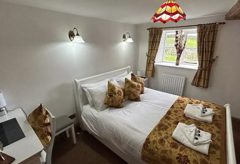 3 Bed Cottage Alton Towers Chatsworth Polars Peaks