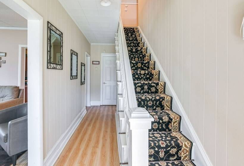 Charming Fayetteville Home W/ Deck & Grill!