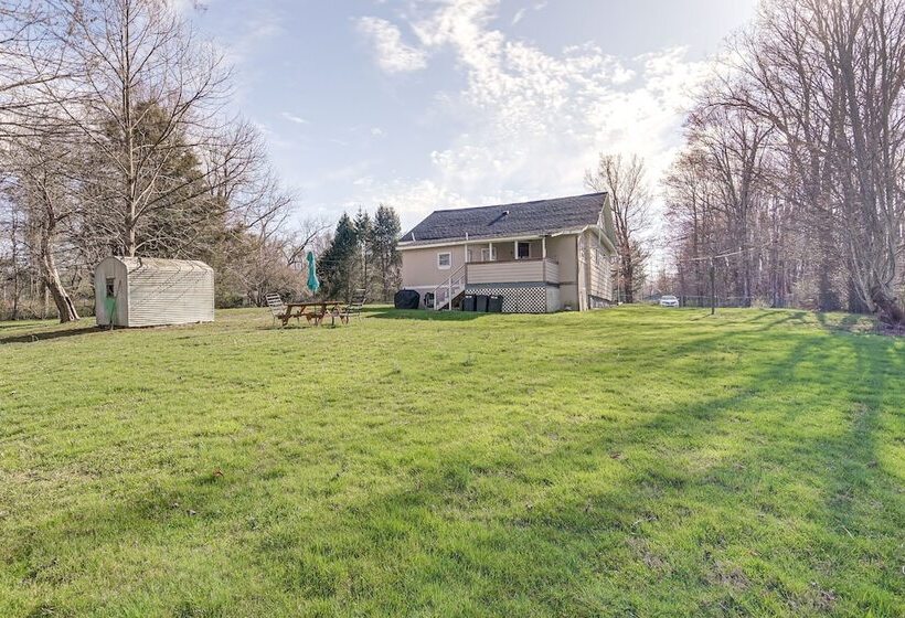 Charming Fayetteville Home W/ Deck & Grill!