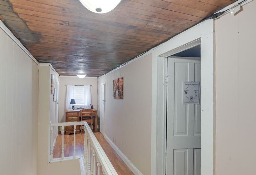 Charming Fayetteville Home W/ Deck & Grill!