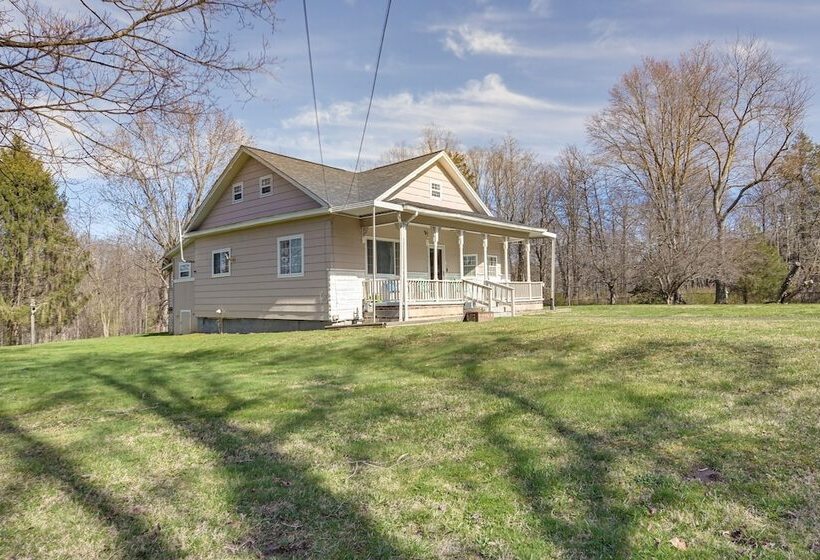 Charming Fayetteville Home W/ Deck & Grill!