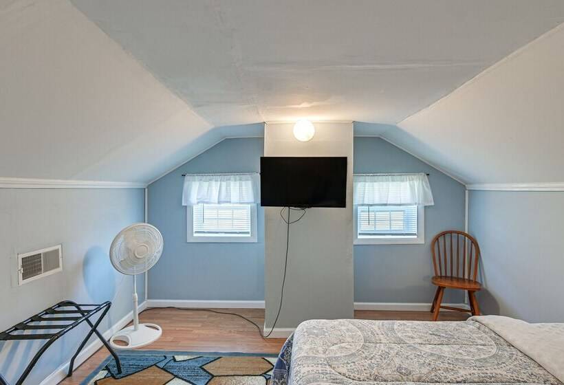 Charming Fayetteville Home W/ Deck & Grill!