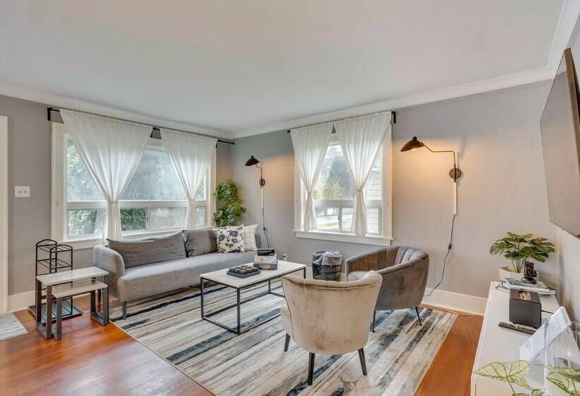 Charming Tacoma Vacation Rental: 2 Mi To Downtown!