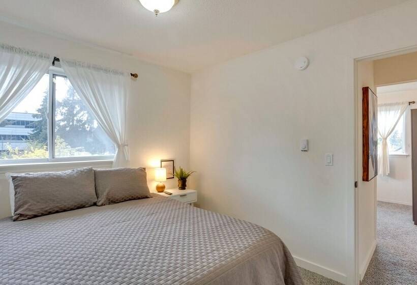 Charming Tacoma Vacation Rental: 2 Mi To Downtown!