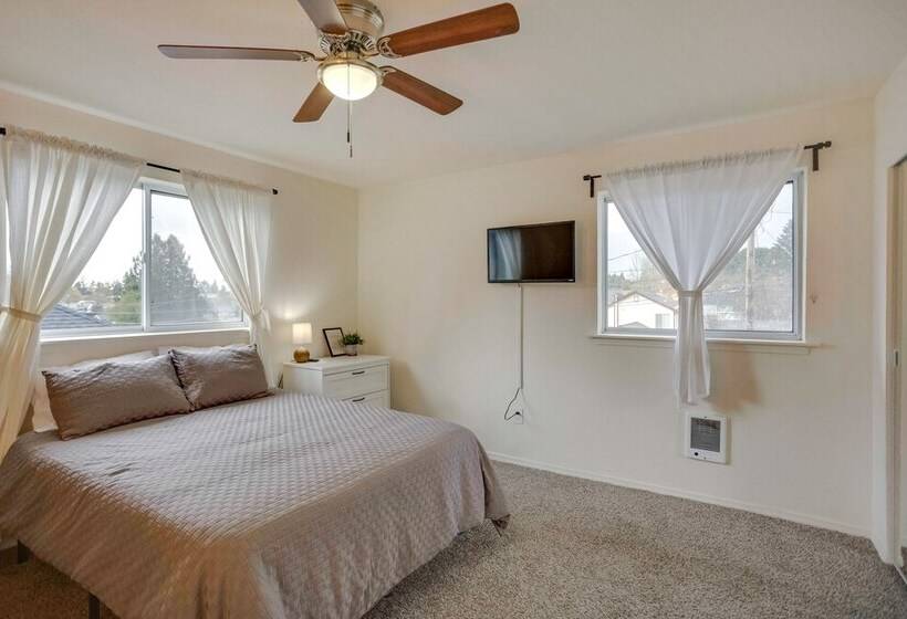 Charming Tacoma Vacation Rental: 2 Mi To Downtown!