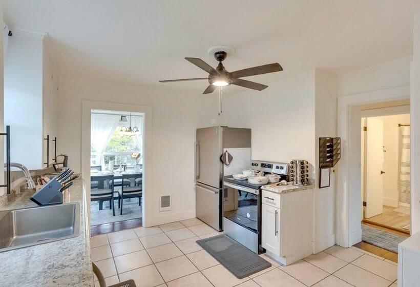 Charming Tacoma Vacation Rental: 2 Mi To Downtown!