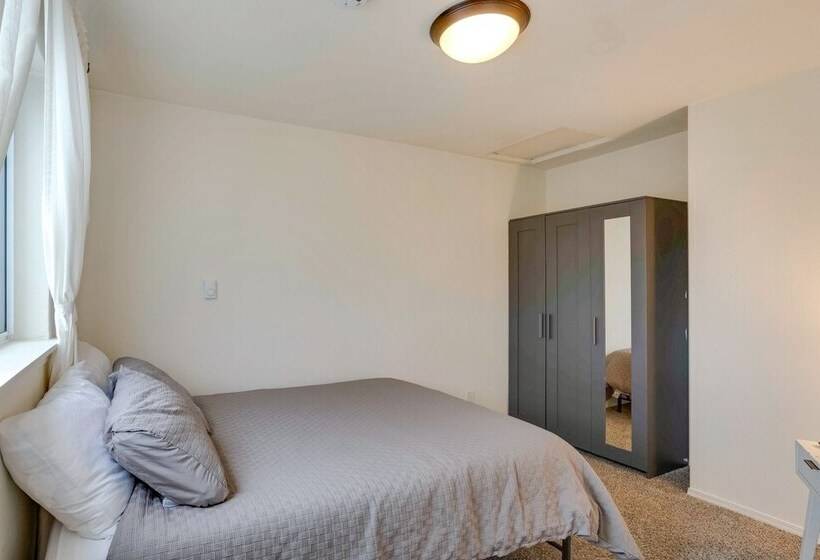 Charming Tacoma Vacation Rental: 2 Mi To Downtown!